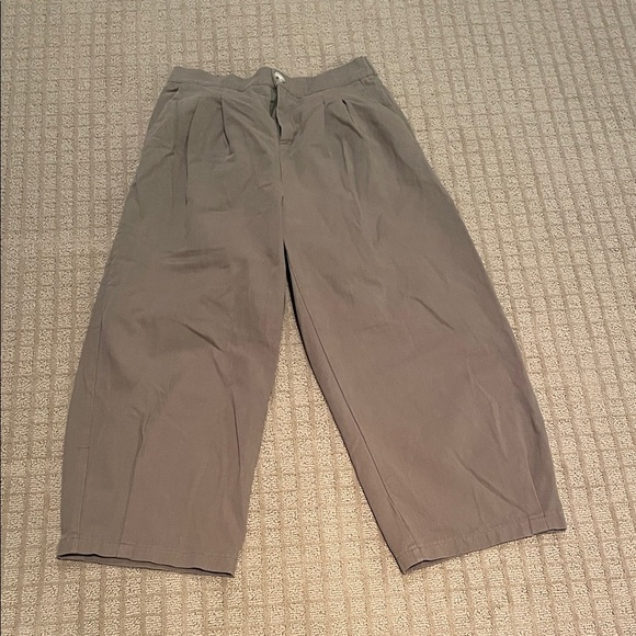 Dazy Wide-Leg Cropped Pants - Picture 1 of 3